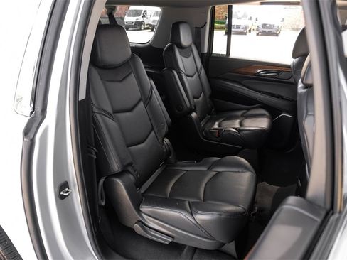 Used 2019 Cadillac Escalade ESV Luxury image 38