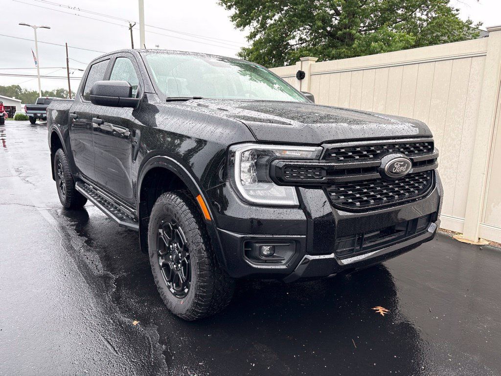 Used 2025 Ford Ranger XLT w/ FX4 Off-Road Package AWD/4WD image 2