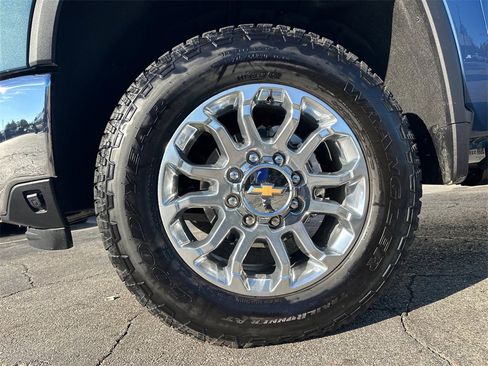 Used 2025 Chevrolet Silverado 2500 LTZ w/ LTZ Premium Package image 12