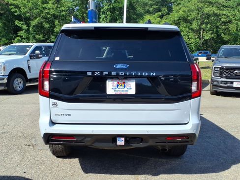 Certified 2025 Ford Expedition Active AWD/4WD image 7