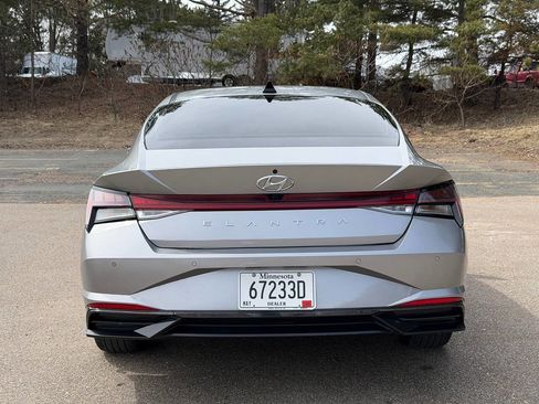 Used 2022 Hyundai Elantra Limited w/ Preferred Accessory Package image 4