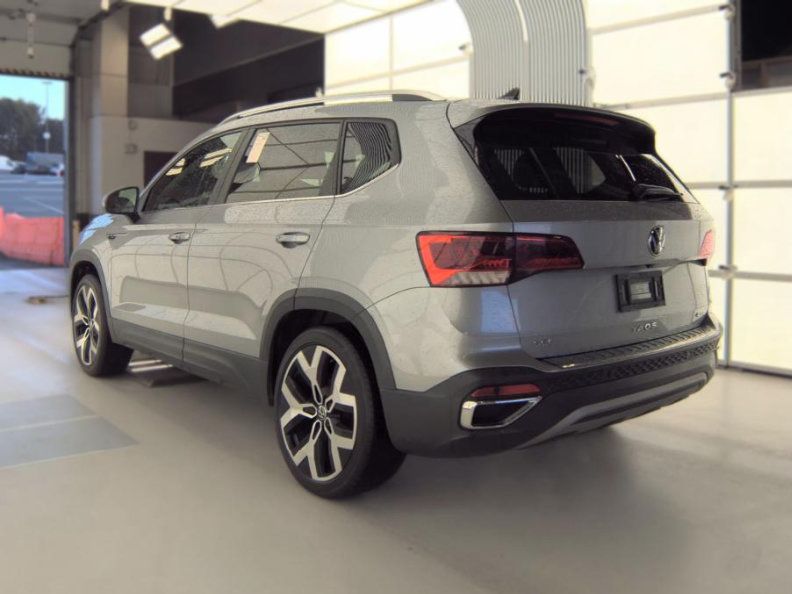 Used 2023 Volkswagen Taos SEL AWD/4WD image 2