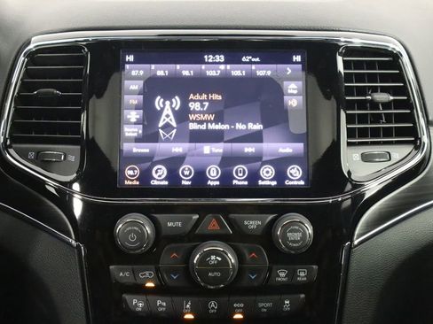 Used 2020 Jeep Grand Cherokee Limited w/ Trailer Tow Group IV image 29