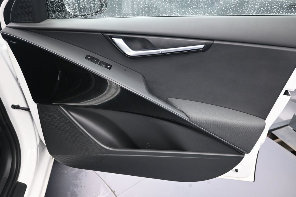 Certified 2024 Kia Niro Wind w/ Wind Preserve Package FWD image 37
