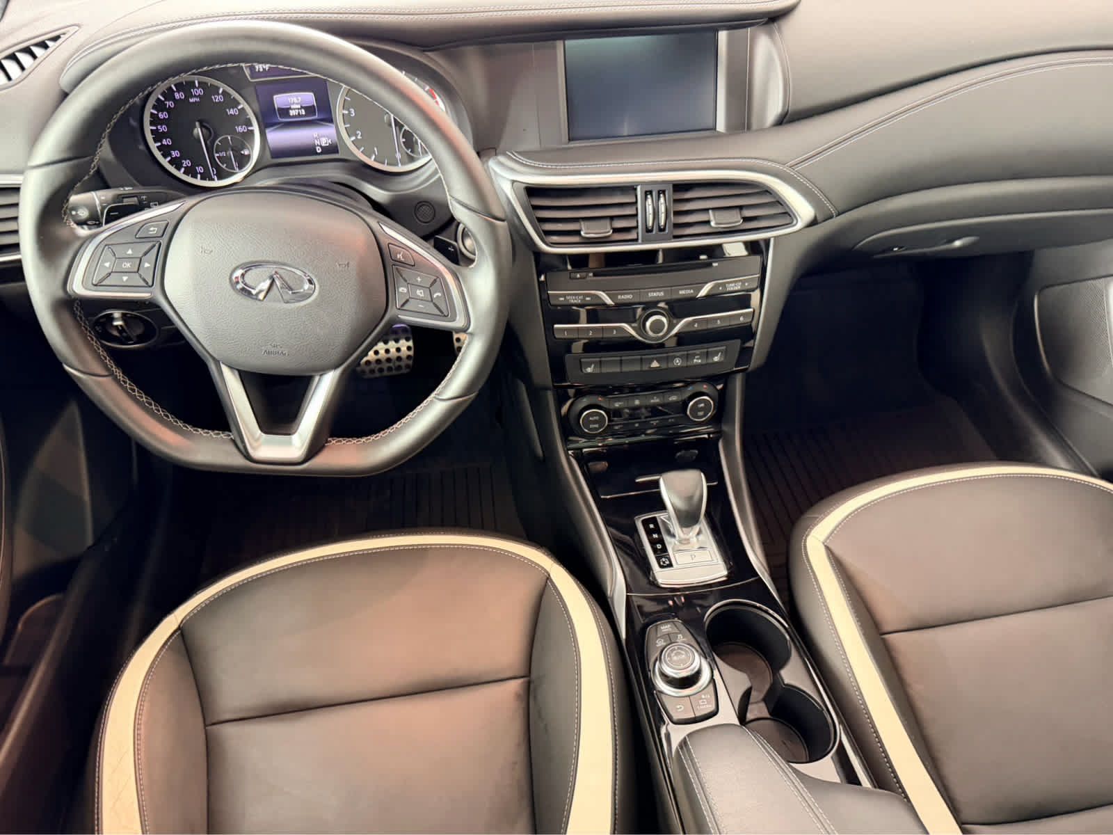 Used 2017 INFINITI QX30 Sport w/ Sport Leather Package FWD image 12