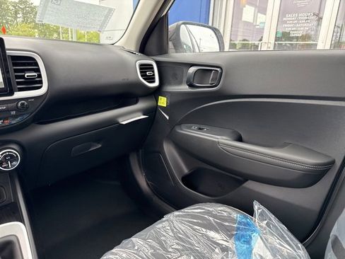 Certified 2025 Hyundai Venue Limited image 40