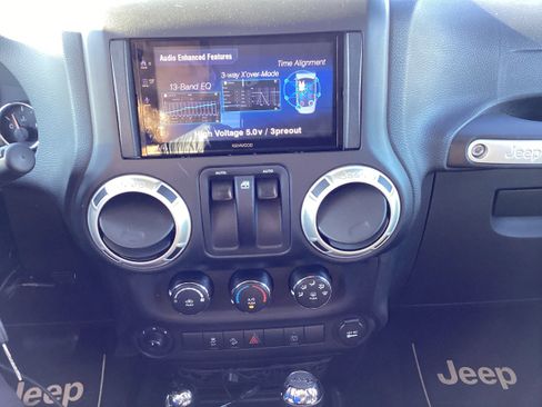 Used 2018 Jeep Wrangler Rubicon w/ Power Convenience Group image 18
