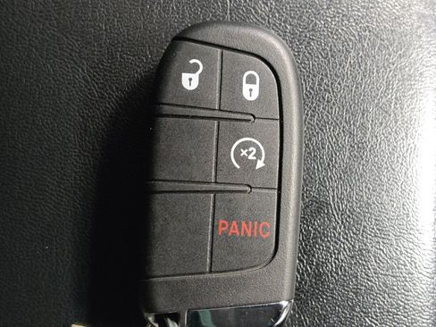 Used 2018 Jeep Compass Latitude w/ Cold Weather Group AWD/4WD image 32