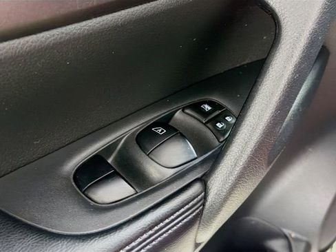 Used 2016 Nissan Rogue S image 18