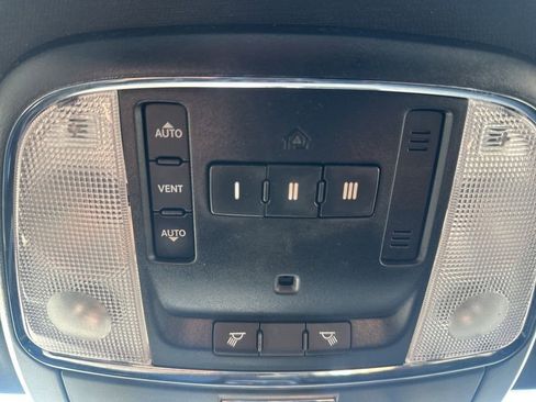 Used 2018 Dodge Charger R/T image 37