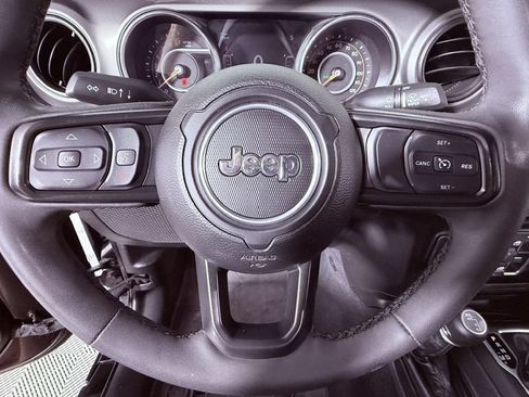 Used 2023 Jeep Gladiator Sport S AWD/4WD image 12