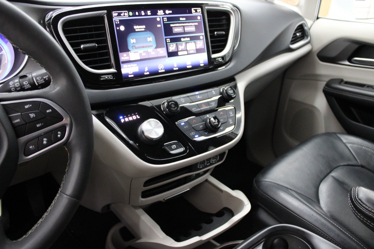 Used 2022 Chrysler Pacifica Touring-L FWD image 23