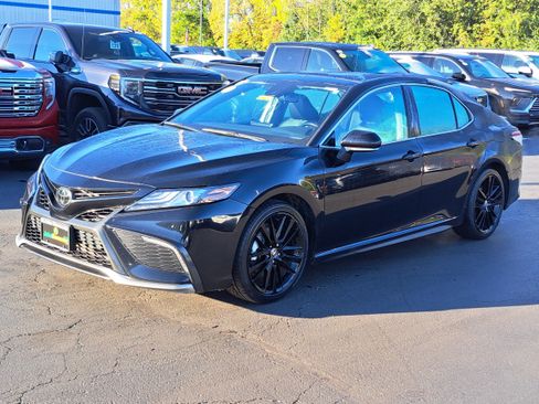 Used 2022 Toyota Camry XSE image 2