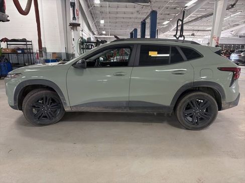 Used 2025 Chevrolet Trax ACTIV w/ Sunroof Package image 6
