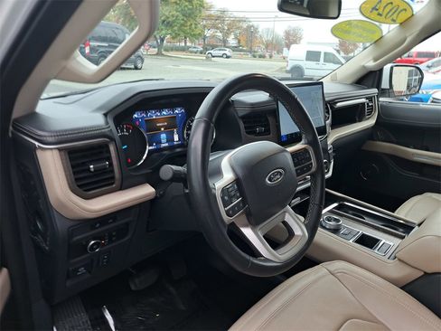 Used 2024 Ford Expedition Limited image 7