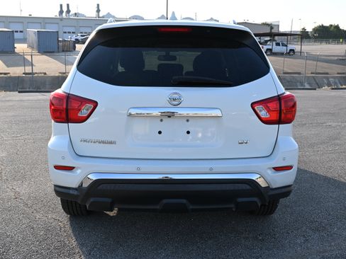 Used 2019 Nissan Pathfinder SV FWD image 8