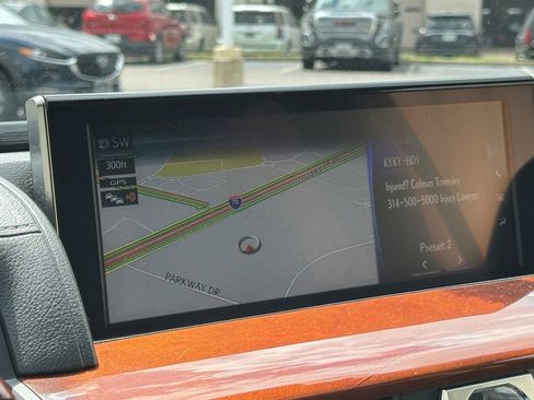 Used 2019 Lexus LX 570 4WD w/ Luxury Package image 18