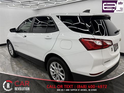 Used 2021 Chevrolet Equinox LS w/ LS Convenience Package FWD image 4