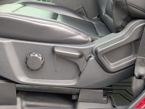 Used 2025 Ford Bronco Badlands image 14