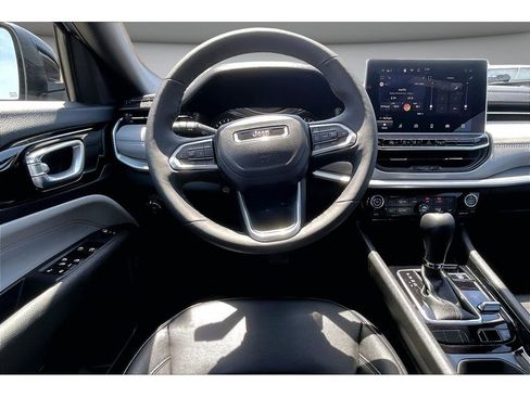 Certified 2025 Jeep Compass Limited AWD/4WD image 8
