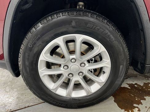 Used 2021 Jeep Grand Cherokee Laredo image 26