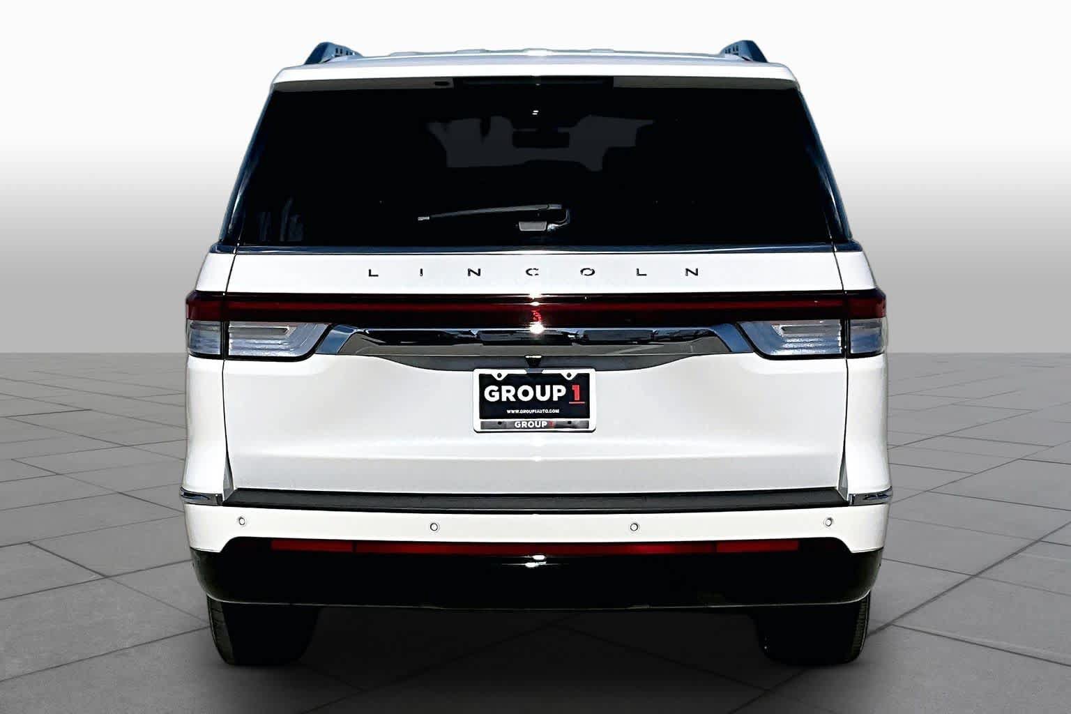 Used 2023 Lincoln Navigator Reserve RWD image 4