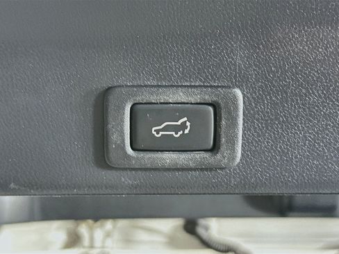 Used 2019 Subaru Ascent Touring AWD/4WD image 32