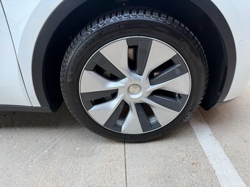 Used 2022 Tesla Model Y Long Range AWD/4WD image 49