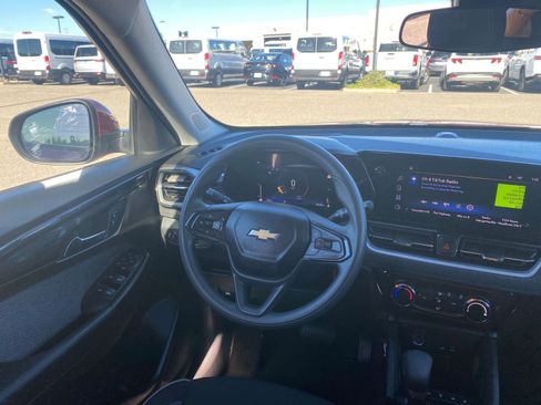Used 2025 Chevrolet TrailBlazer LT image 34