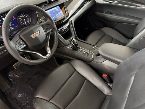 Used 2023 Cadillac XT6 Sport w/ Technology Package image 11