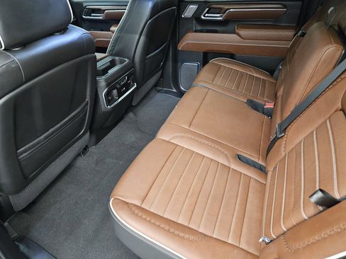 Used 2024 GMC Sierra 2500 Denali Ultimate image 41