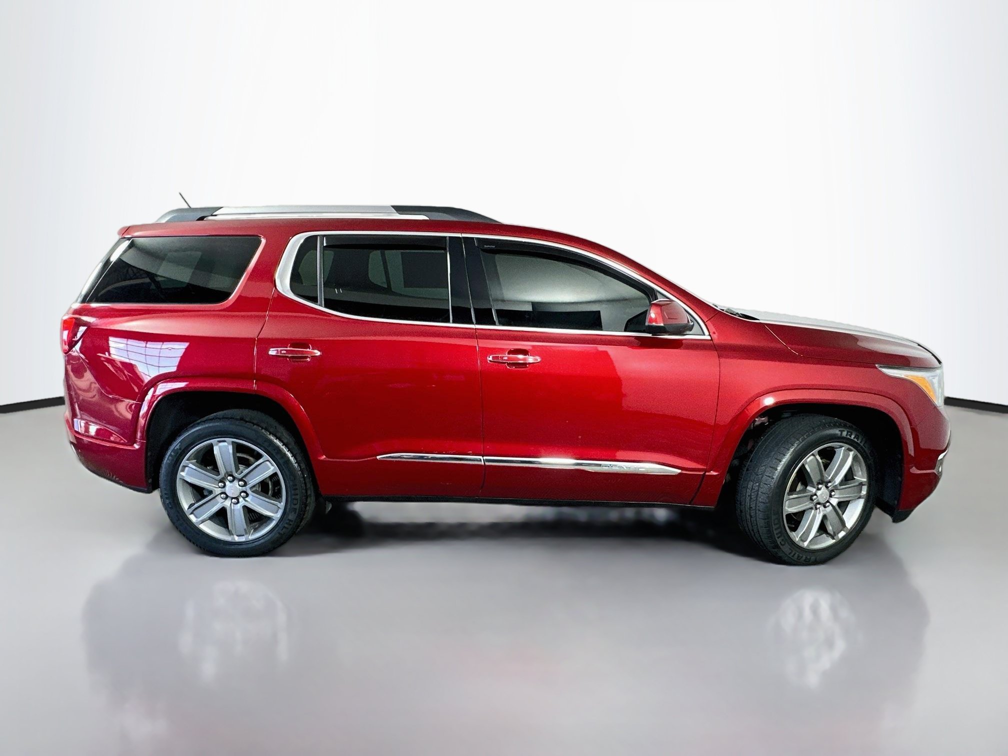 Used 2019 GMC Acadia Denali w/ Technology Package AWD/4WD image 8