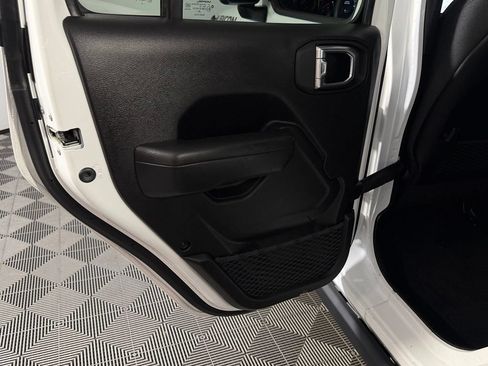 Certified 2025 Jeep Wrangler Unlimited Rubicon w/ Convenience Group AWD/4WD image 28