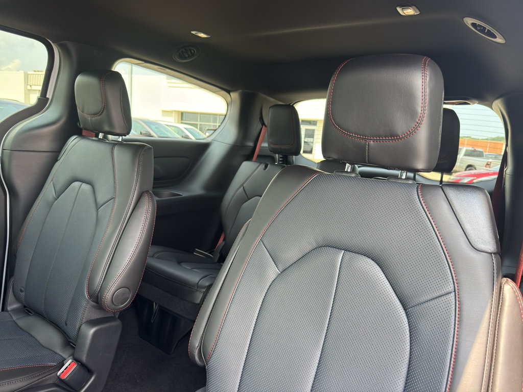 New 2027 Chrysler Pacifica Select FWD image 31