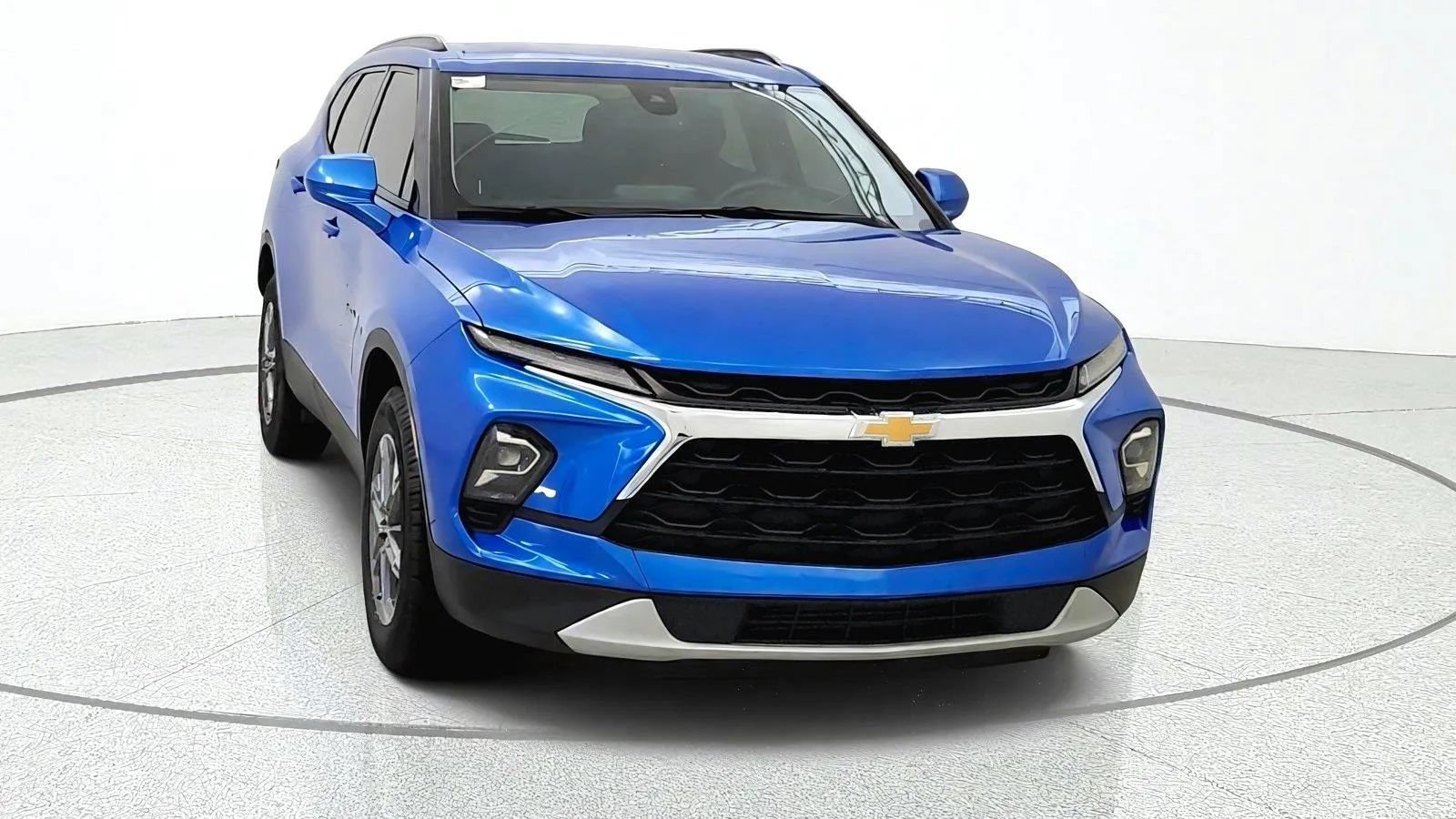Used 2024 Chevrolet Blazer LT w/ Convenience Package FWD image 2