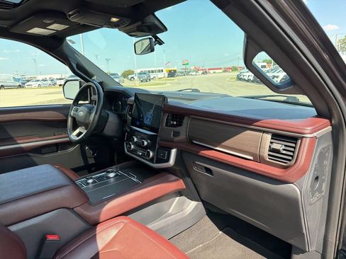 Used 2024 Ford Expedition Limited AWD/4WD image 23