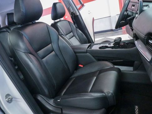 Used 2021 Nissan Rogue SV image 25