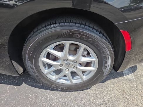 Used 2023 Chrysler Pacifica Touring-L FWD image 20