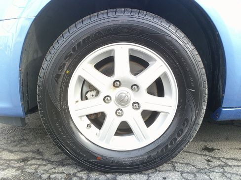 Used 2011 Chrysler Town & Country Touring image 12