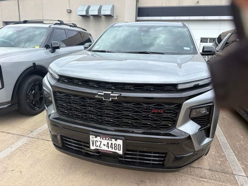 Used 2024 Chevrolet Traverse RS FWD image 3