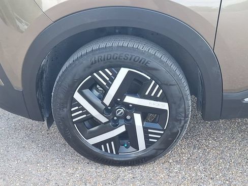 Certified 2025 Nissan Kicks SV w/ Charging Package FWD image 28