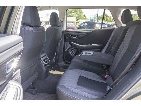 Used 2025 Subaru Outback Premium AWD/4WD image 13