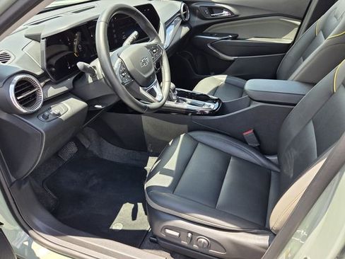 Used 2024 Chevrolet Trax ACTIV w/ Sunroof Package FWD image 10
