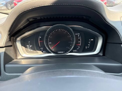 Used 2016 Volvo XC70 T5 Premier w/ Proximity Package AWD/4WD image 18
