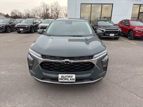 New 2026 Chevrolet Trax LT w/ Sunroof Package image 9