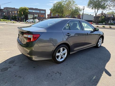 Used 2014 Toyota Camry SE FWD image 12