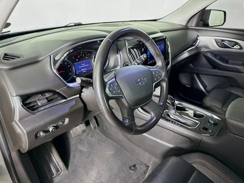 Used 2021 Chevrolet Traverse RS image 8