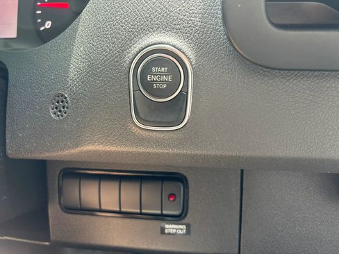 Used 2019 Mercedes-Benz Sprinter 3500 image 25