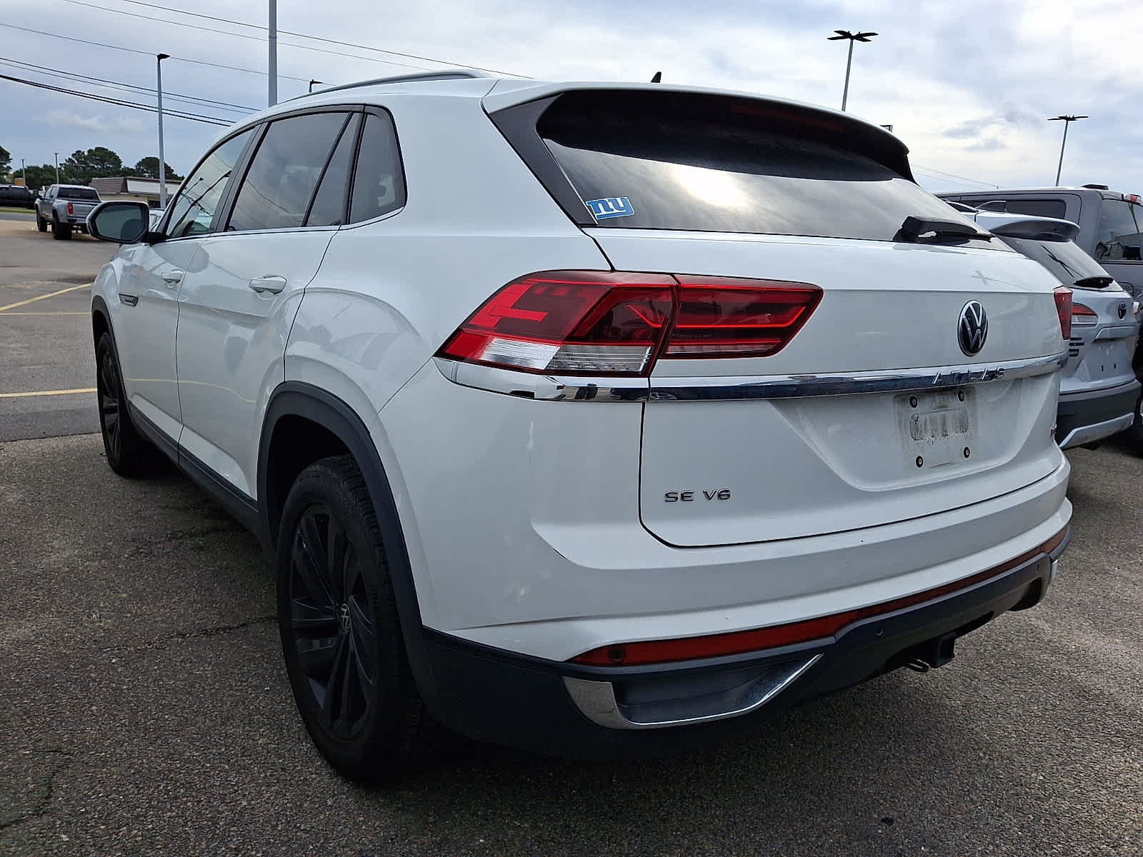 Used 2022 Volkswagen Atlas Cross Sport SE AWD/4WD image 4