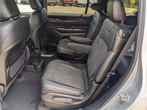 New 2025 Jeep Grand Cherokee L Altitude image 10
